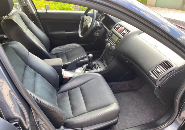 Honda Accord cena 17900 przebieg: 205330, rok produkcji 2004 z Radom małe 106